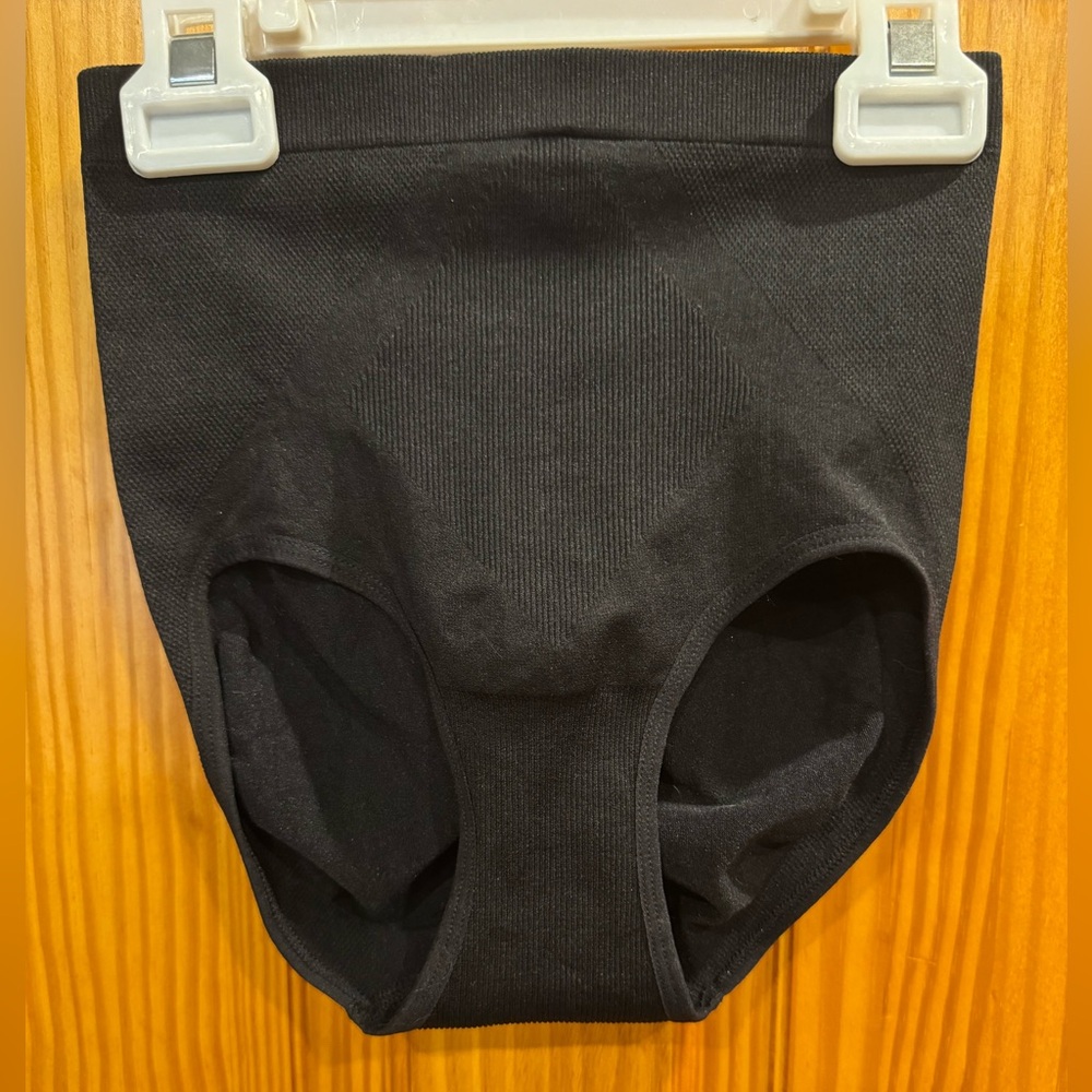New Skinnygirl Smoothers & Shapers Black Medium Shaping Briefs